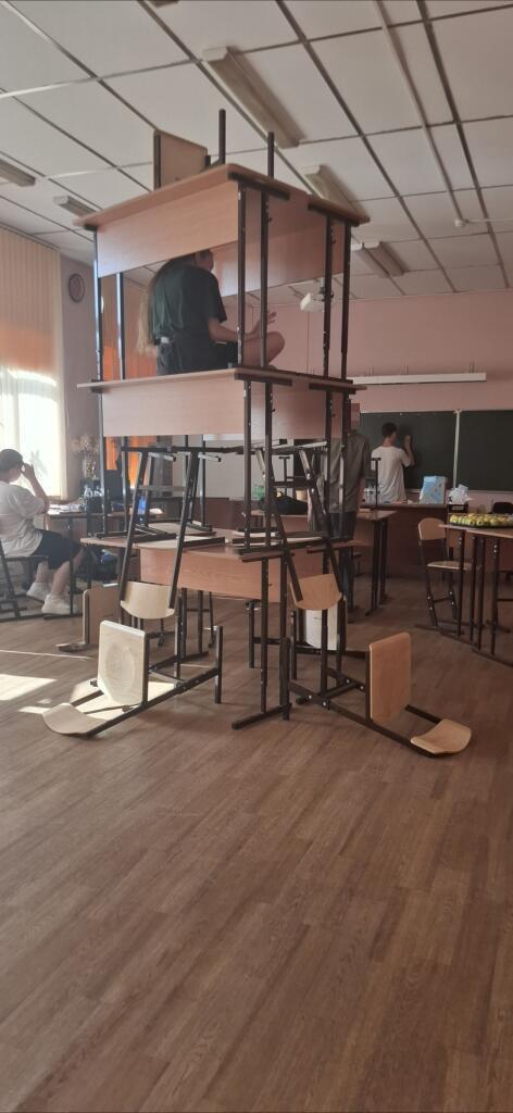 Фото сделаное в последний день в школьном лагере(на свякий случай замазал)