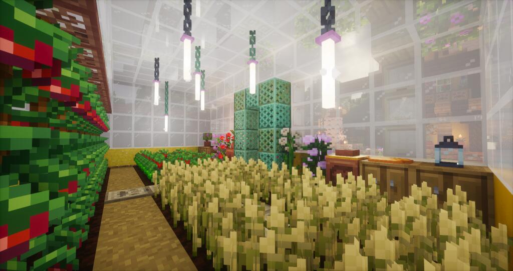 Скриншот из игры Minecraft, демонстрирующий готовую ферму с домиком-мельницей, теплицей, пасекой и грядками среди березового леса. (7 из 10)
