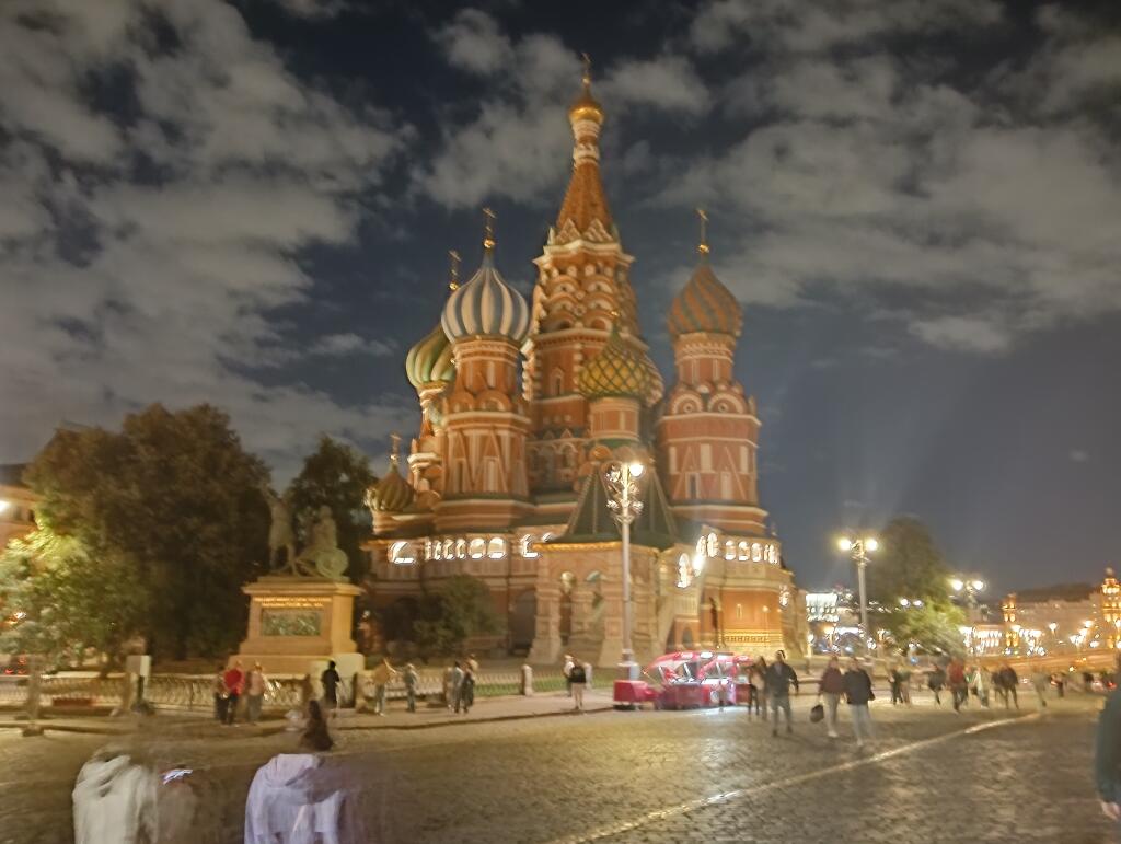 Позавчера я впервые был на ночном Арбате и в ночном кремле. Как вам?