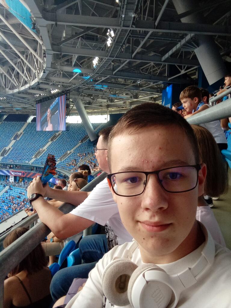 Всем привет! Я наконец-то опять вернулся! Почему меня так долшо не было? А всё потому что я был в путешествии! Я побывал