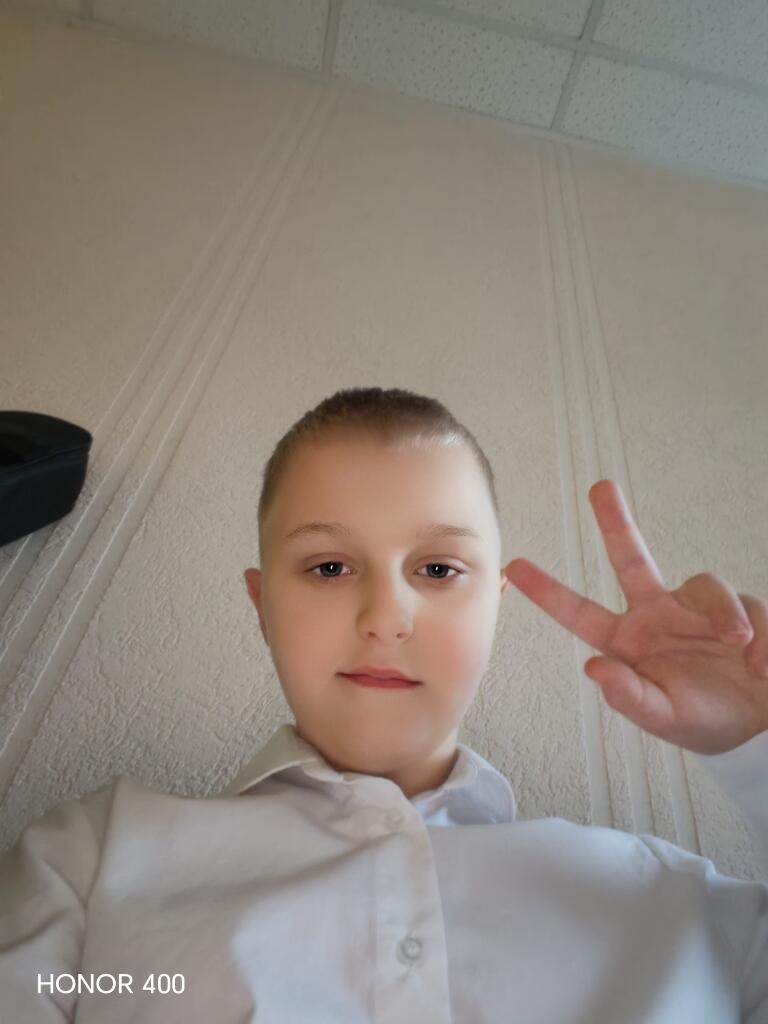 Остался только час до экзамена по гитаре. Пожелайте мне удачи!!!