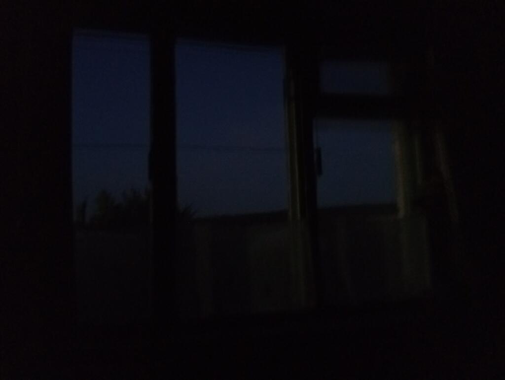 "Темно, темней, ещё темнее"? 
Атмосфера балдеж