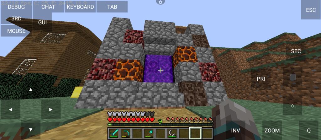 Скриншот из игры Minecraft с интерфейсом управления на экране (3 из 7)