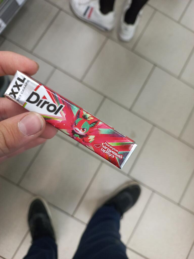 Я нашёл в той же пятёрочке ещё две пачки Dirol в стиле аниме