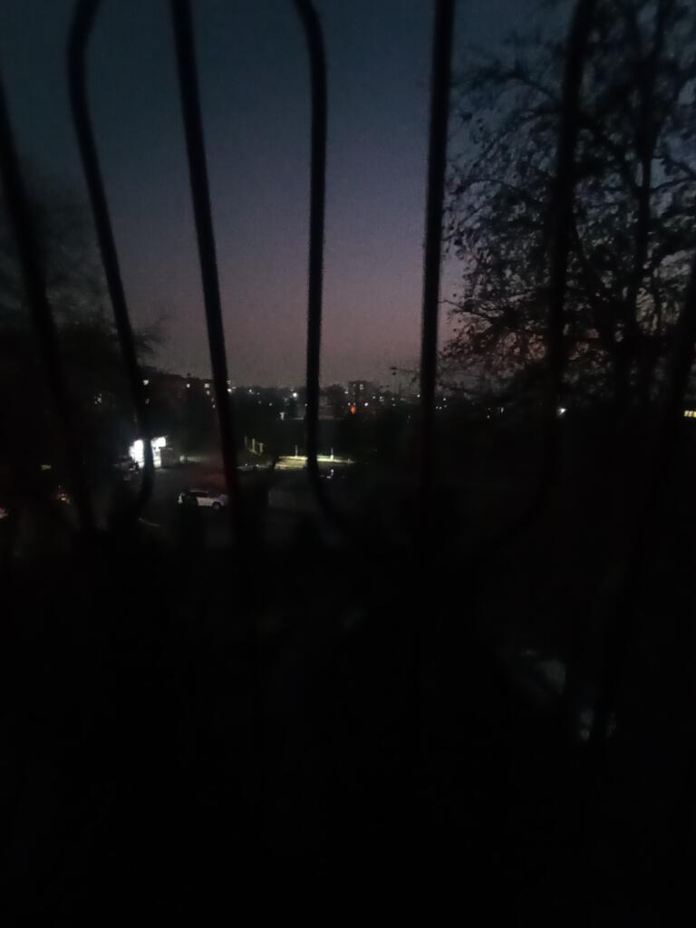 Выкладываю свой день из окна каждый день. День 8