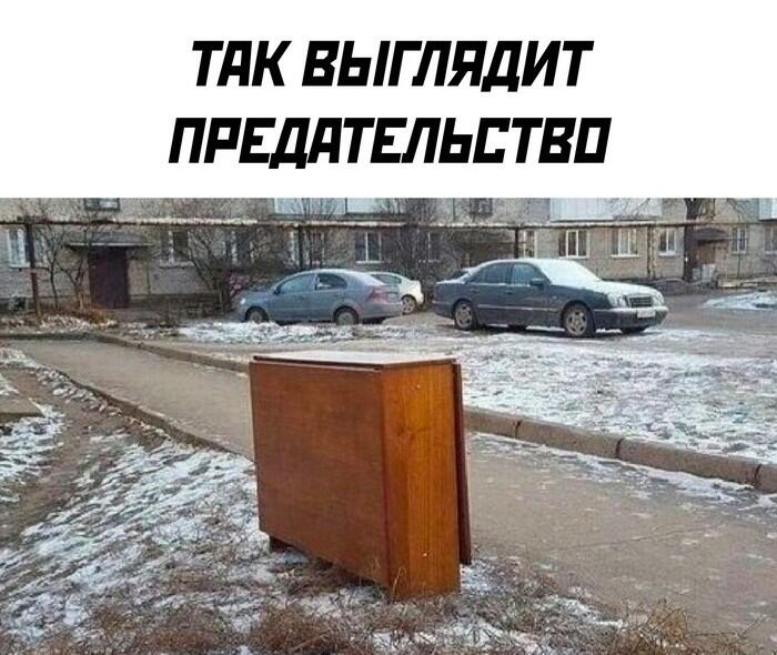 он успел побывать в каждом поколении. Вездесущая вещь как по мне
+ вопрос до 31-го декабря #4 есть ли у вас похожий стол