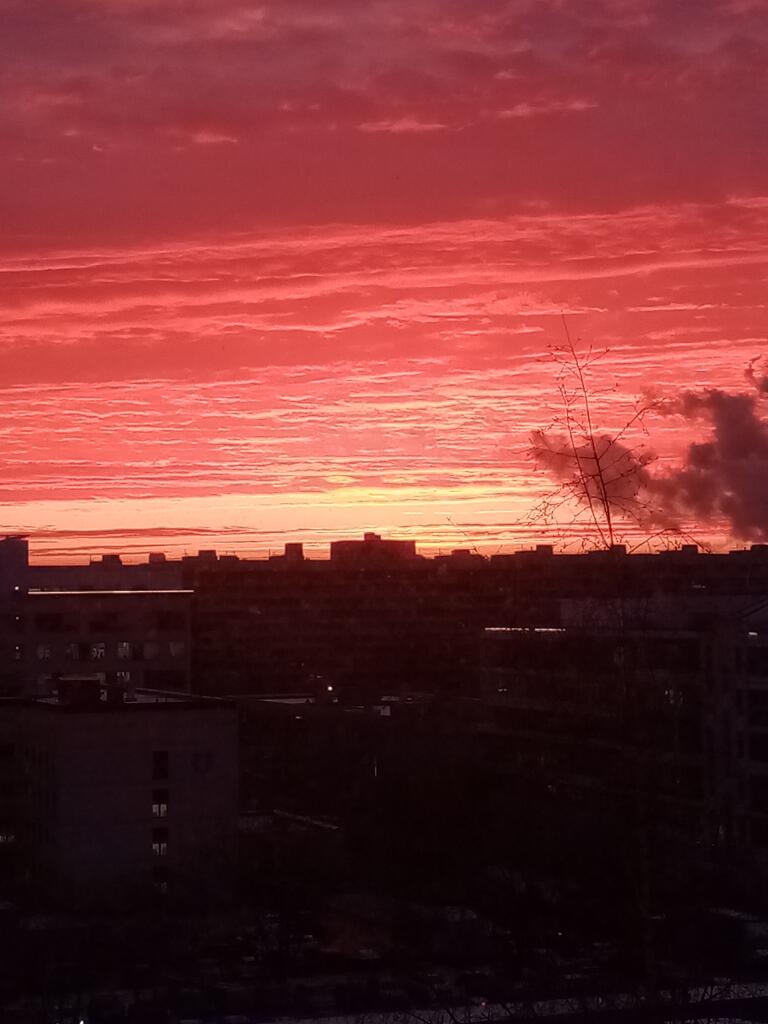 На часах было 8:15 когда я сделал эту фотку красивого рассвета, не сфоткать и не поделится с такой красотой, это преступ